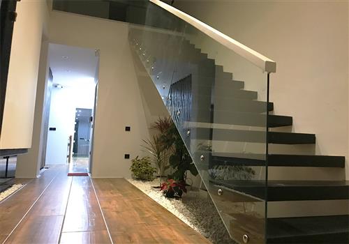 نرده شیشه ای پله فیکس پوینت لمینت ویلای آقای جعفری سرخرود